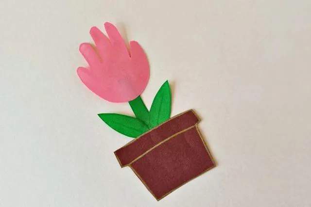 儿童剪纸教程：手印剪纸贴画一盆花