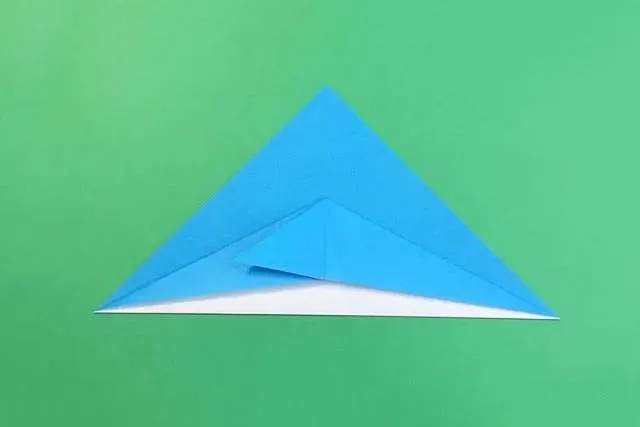 儿童简单折纸教程：怎么折纸海豚(步骤图解)