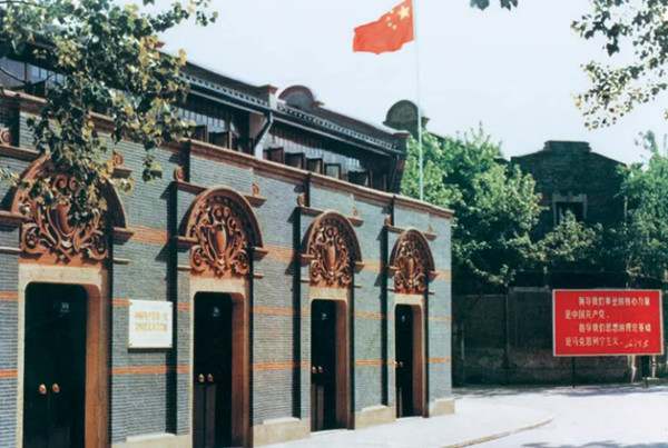 中国共产党成立于1921年7月23日，为什么7月1日是建党节？