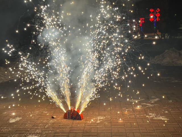 春节该不该放鞭炮辩论会作文600字