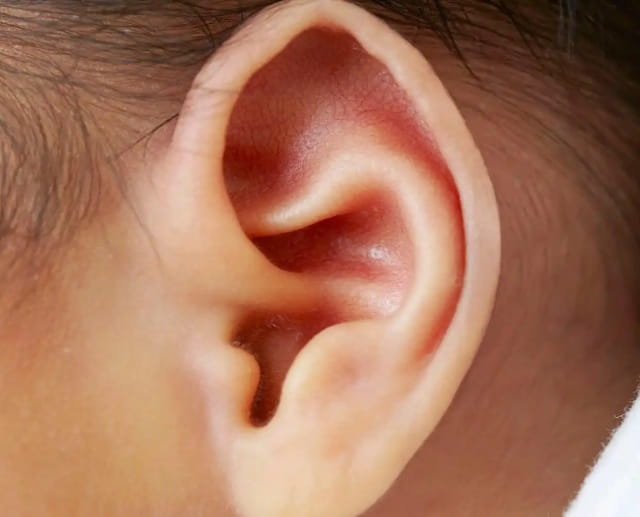 小孩耳朵里面痛是啥原因